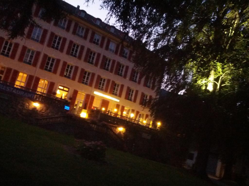 Homtel Le Parc Hotell Allevard Exteriör bild